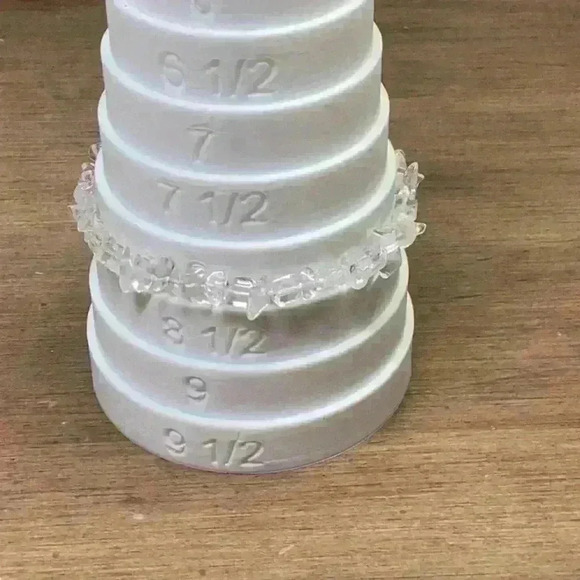 Glass Clear Chip Stretch Bracelet - Picture 4 of 4